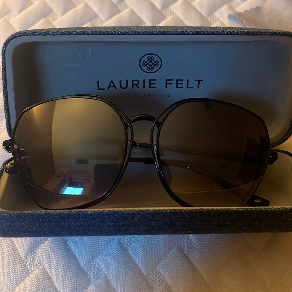 Laurie Felt Los Angeles sunglasses 😎